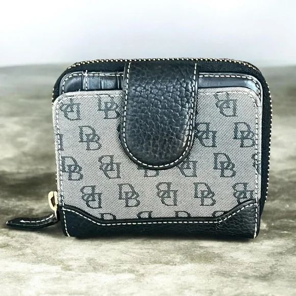 Dooney & Bourke Vintage Signature Logo Zip around wallet - Picture 1 of 16